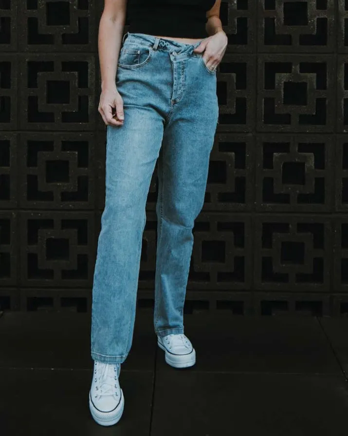 Asymmetrical 90’s Jeans