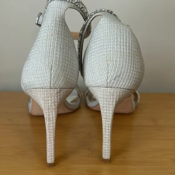 Badgley Mischka Crystal Embellished Stiletto Sandals wedding size 9.5