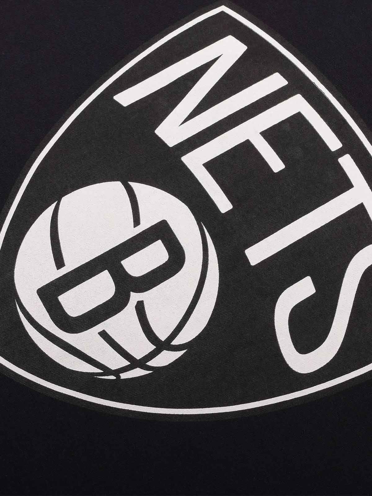 Brooklyn Nets: Classic Crest T-Shirt