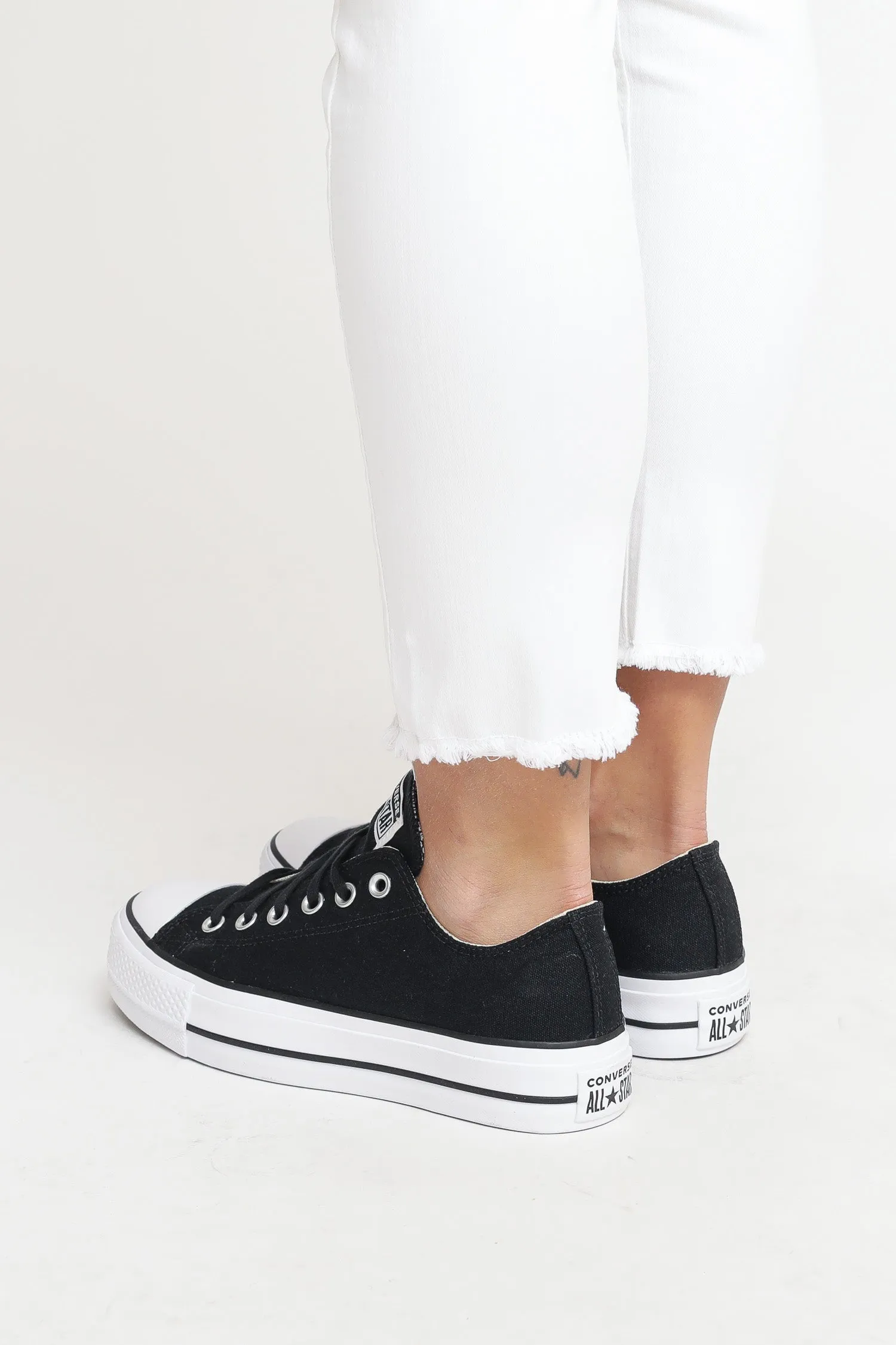Chuck Taylor All Star Platform Canvas Low Top - Black