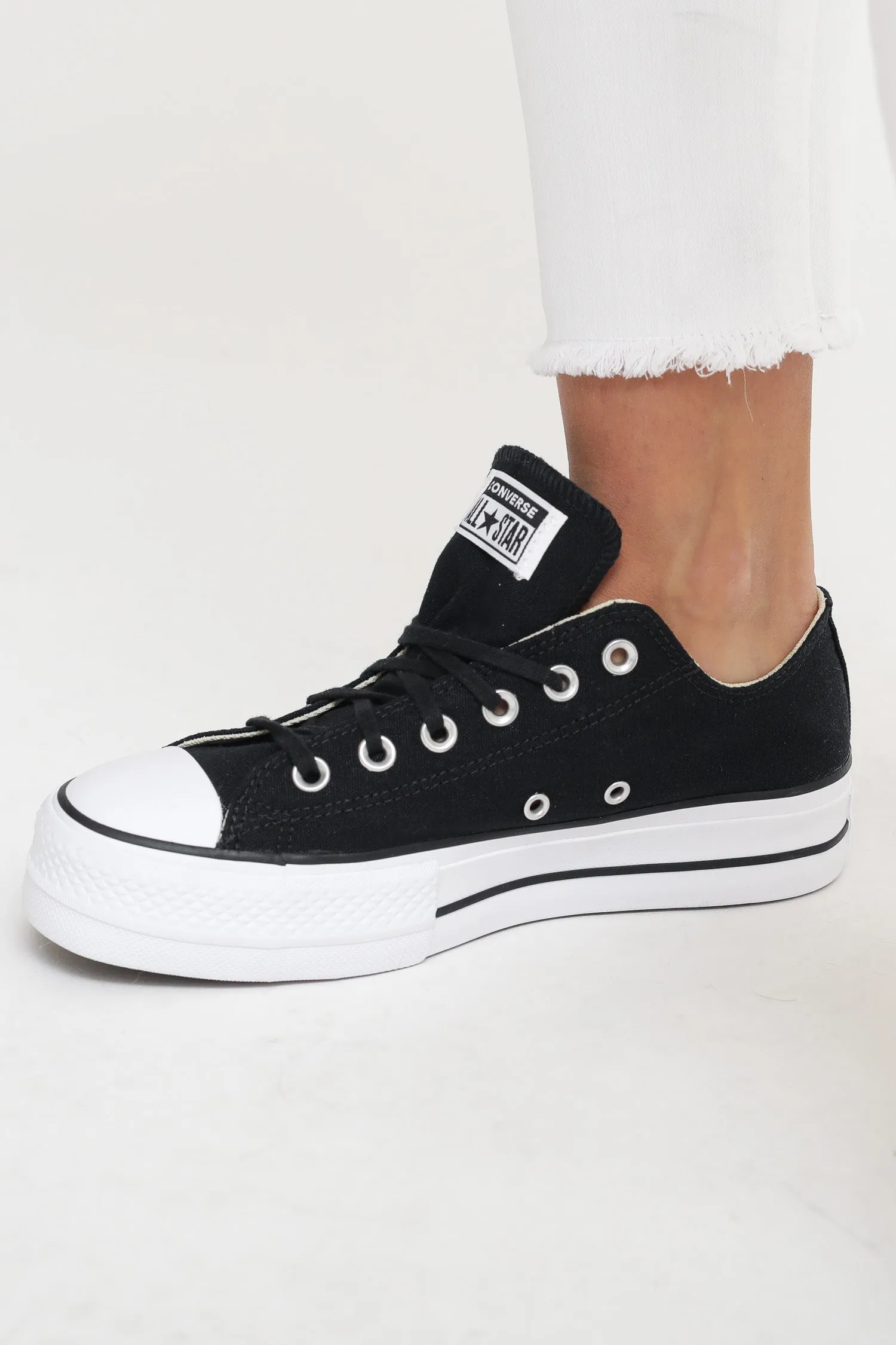 Chuck Taylor All Star Platform Canvas Low Top - Black
