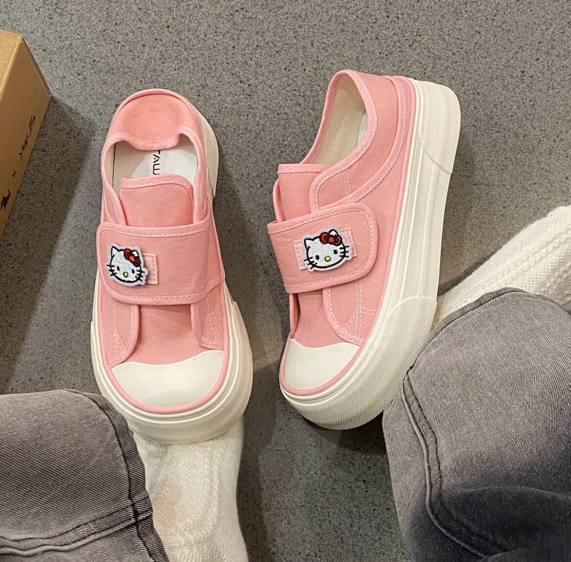 creamtopmall Cute Canvas Sneakers, Unisex Round Head Sporty Shoes, Strap Sneakers for Men and Women, Casual Everyday Athletic Flats, White Pink Shoes