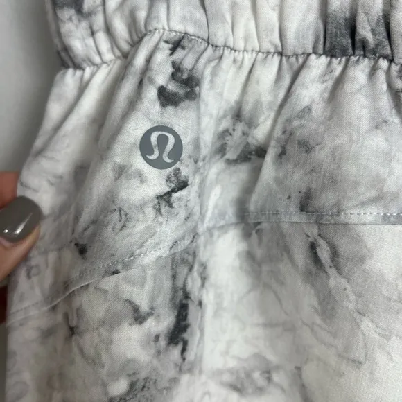 Lululemon Flat-Front Relaxed Short 4.5&quot; Aquila Rhino Grey Multi