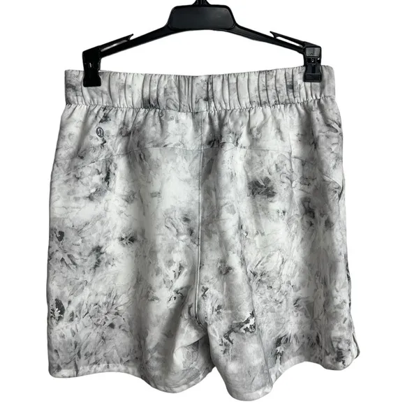 Lululemon Flat-Front Relaxed Short 4.5&quot; Aquila Rhino Grey Multi