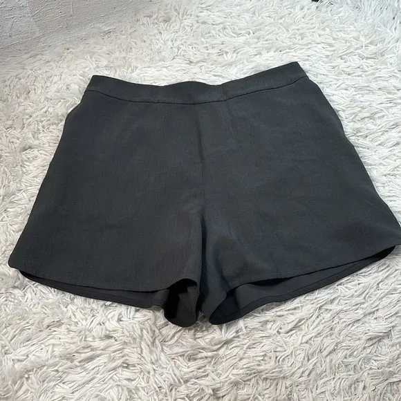 Lululemon Flat-Front Relaxed Short 4&quot; Graphite Grey