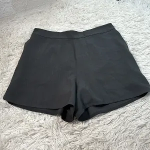 Lululemon Flat-Front Relaxed Short 4&quot; Graphite Grey