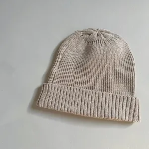 Mama Noa Chunky Rib Knit Beanie Hat (Sand)