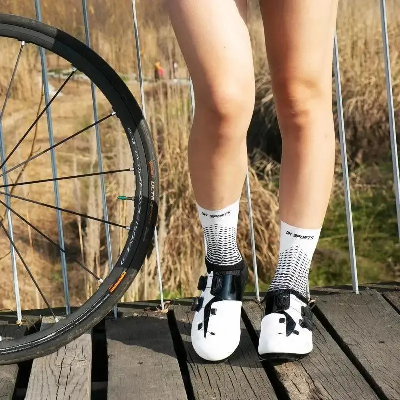 Stylish Fabric Cycling Socks Compression Anti Slip  Breathable Sport Socks For Men And Women  Functional Sports Athletics Breathable Socks