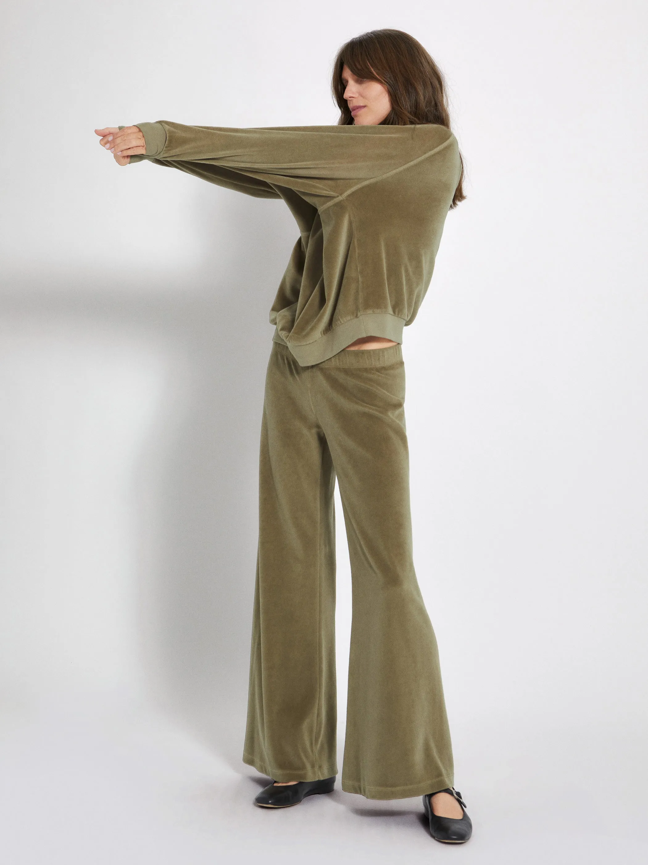 The Samos Oversized Sweatshirt in Velour