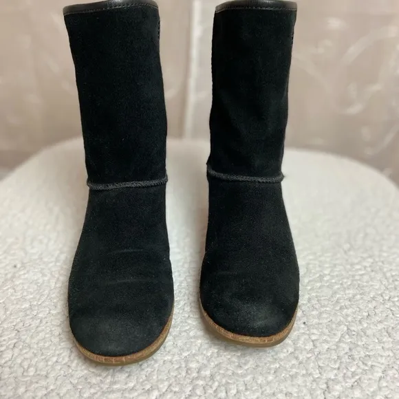 UGG Australia Cyrinda Black Suede Boots, 6