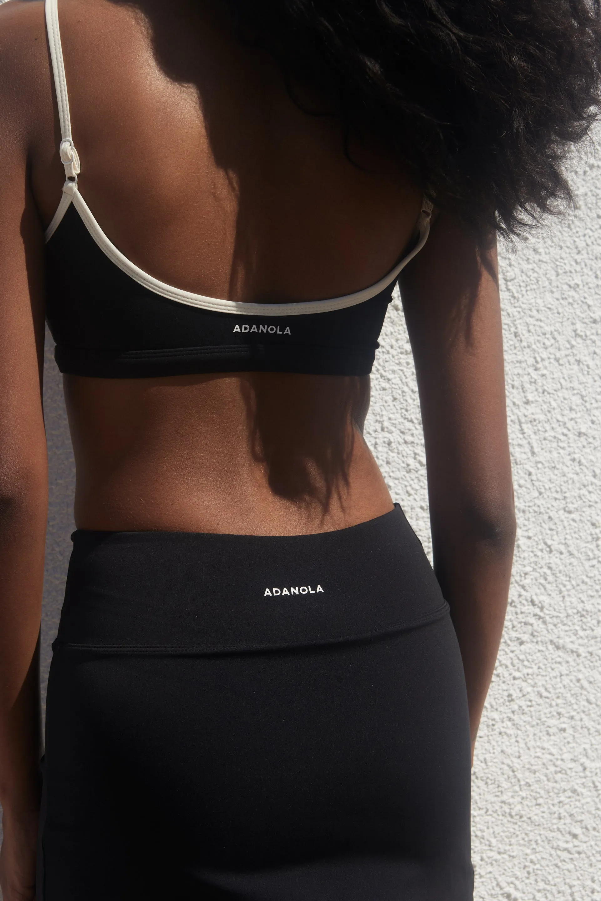 Ultimate Contrast Strap Scoop Bra - Black/Cream