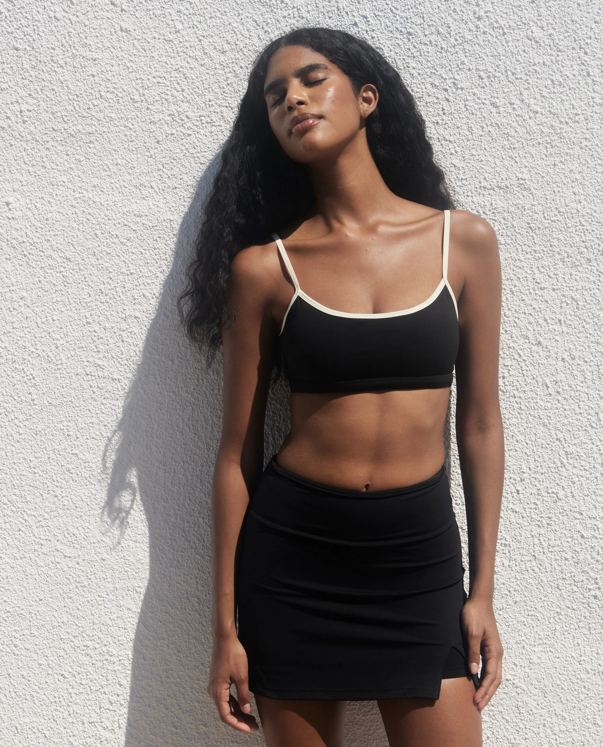 Ultimate Contrast Strap Scoop Bra - Black/Cream