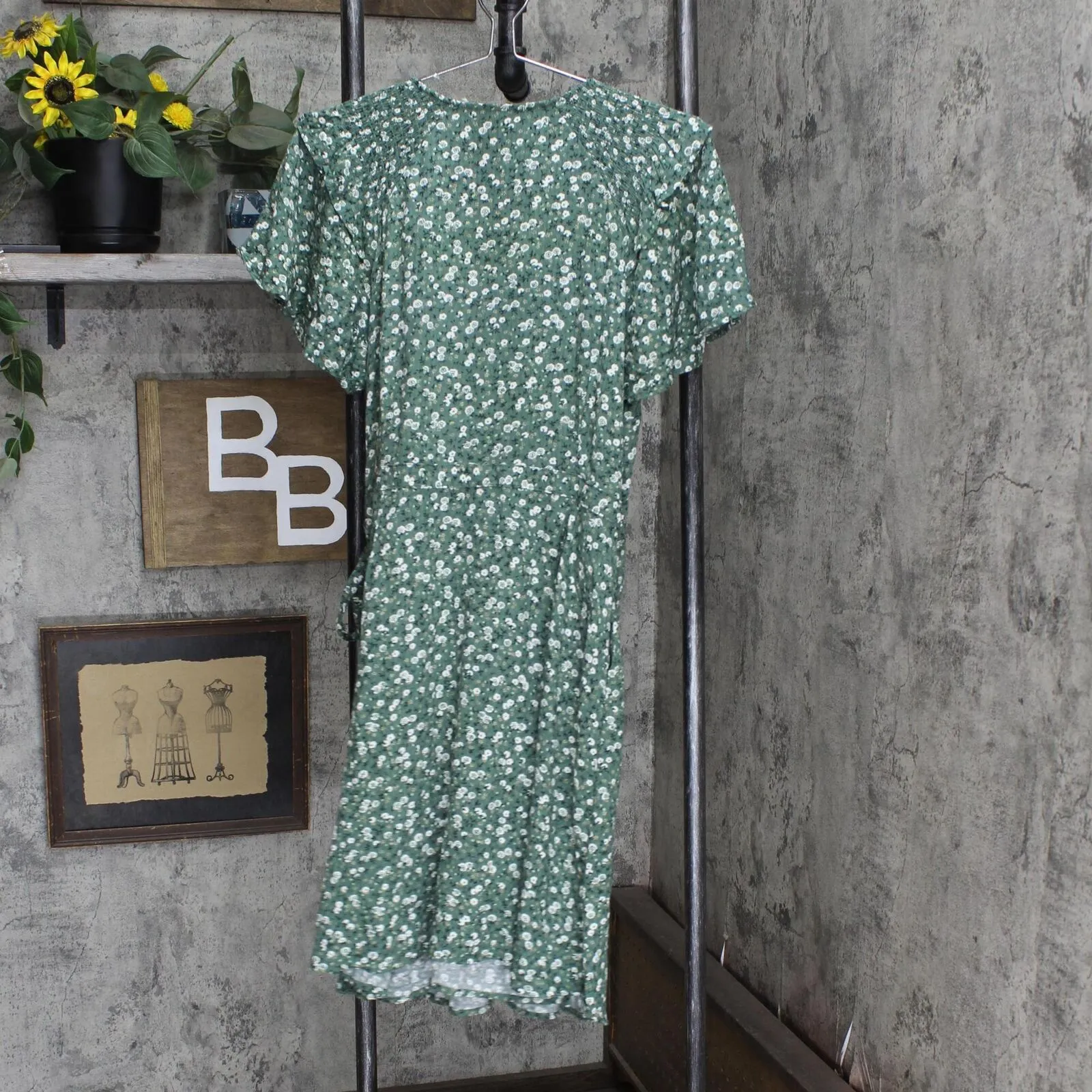 Universal Thread Women's Floral Print Short Sleeve Ruffle Wrap Dress 78324730