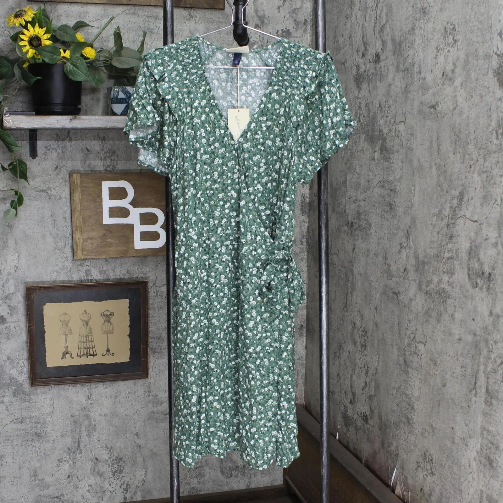 Universal Thread Women's Floral Print Short Sleeve Ruffle Wrap Dress 78324730